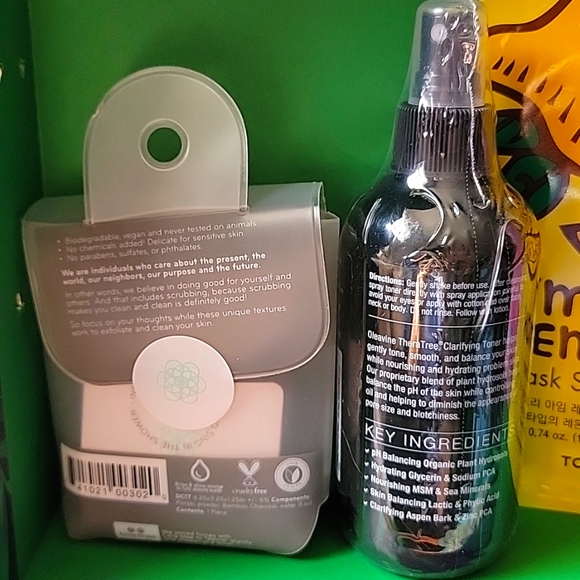 NWOT Treat Yourself Body Care Set - Picture 3 of 7